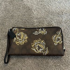 Coach wristlet like new!